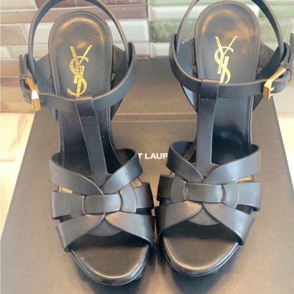 Saint Laurent patent leather Tribute sandal; golden hardware. - Picture 4 of 8